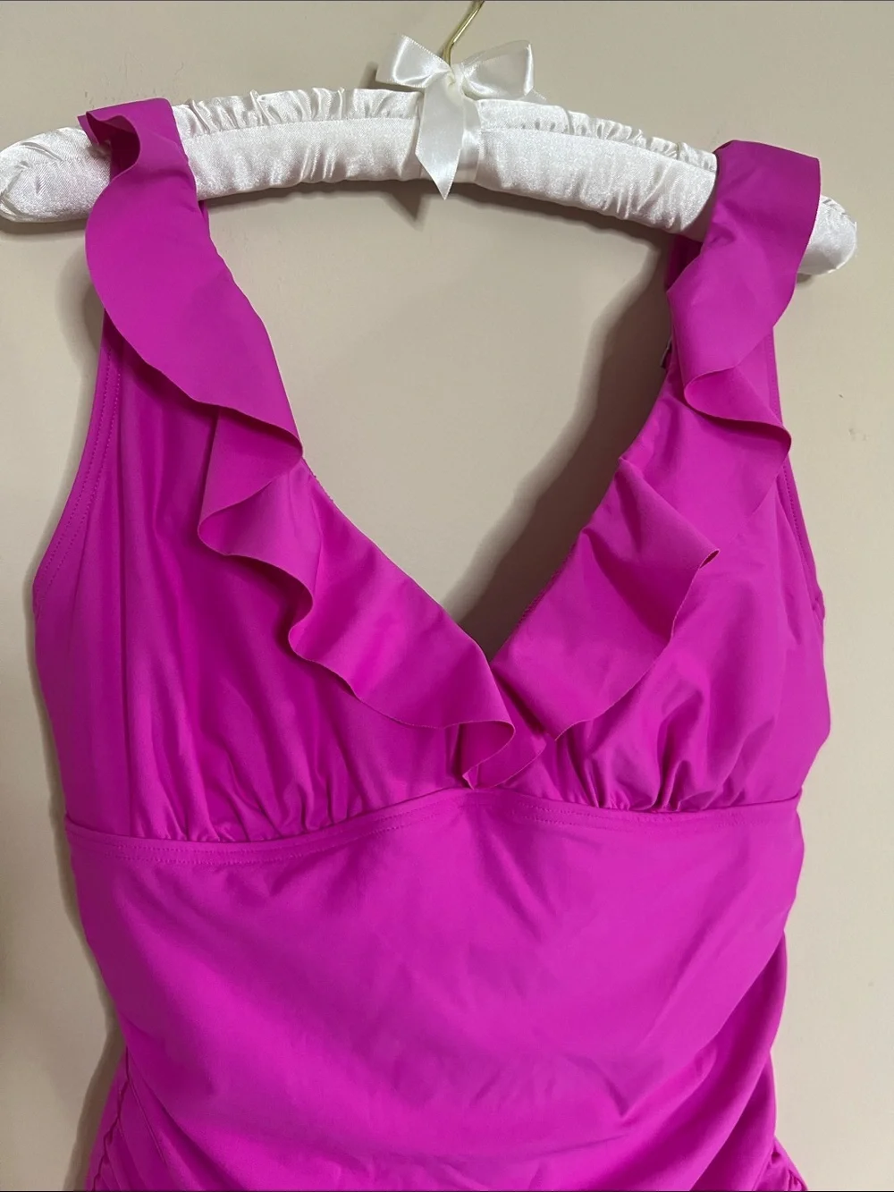 💋⛱️🌊🍉DKNY Ruffled Magenta One-Piece Swimsuit - Picture 4 of 7